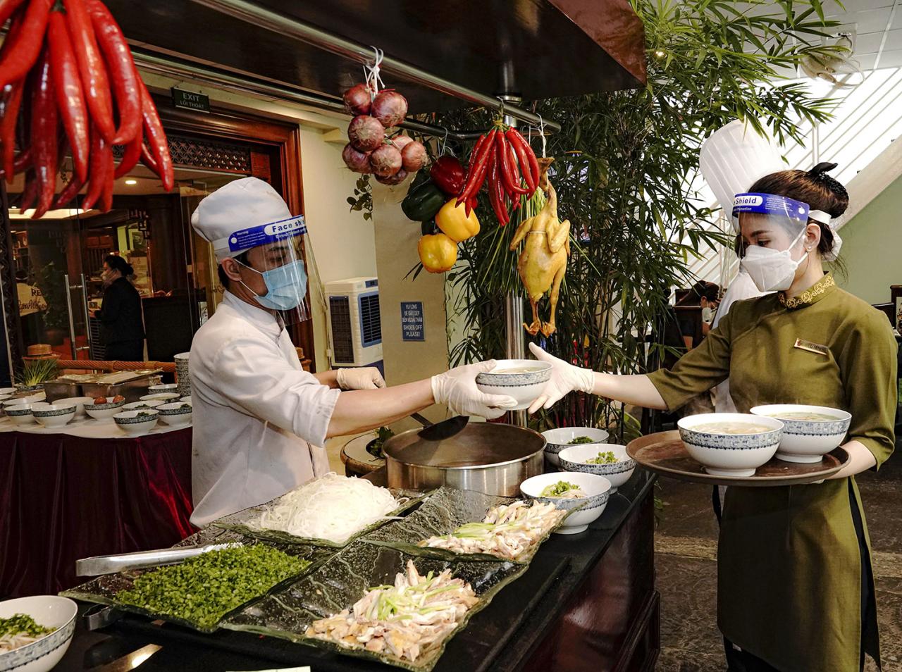 Ưu đãi hấp dẫn 50% dịch vụ ẩm thực, hội nghị mùa cuối năm 2021 - Báo Người  lao động